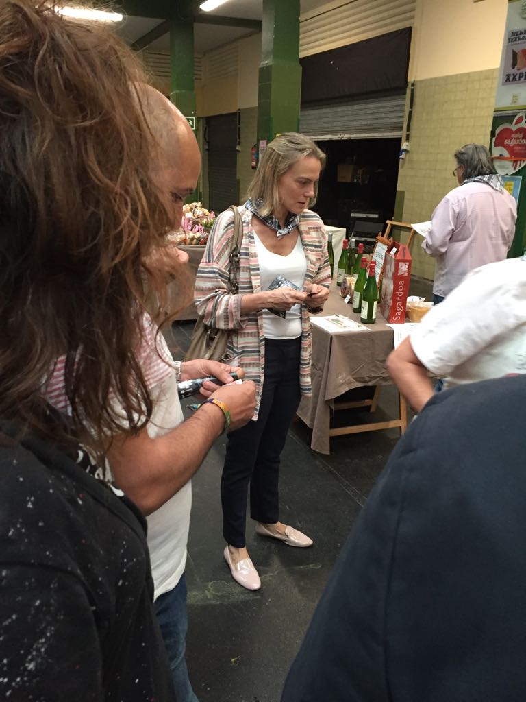 RaquelGlezDiez's tweet photo. Extraordinaria iniciativa de @ salda_dago !Recomiendo pasarse por antiguo mercado de abastos de Portugalete.Gracias amigos por invitarnos! https://t.co/jrVJUVYgFE