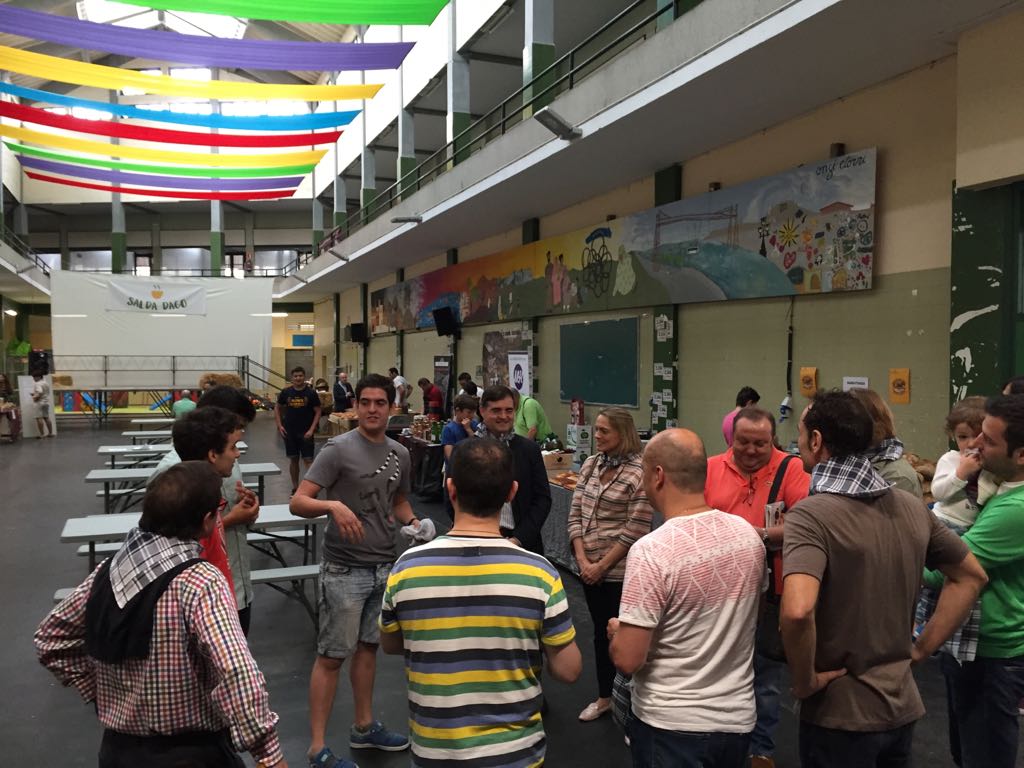 RaquelGlezDiez's tweet photo. Extraordinaria iniciativa de @ salda_dago !Recomiendo pasarse por antiguo mercado de abastos de Portugalete.Gracias amigos por invitarnos! https://t.co/jrVJUVYgFE