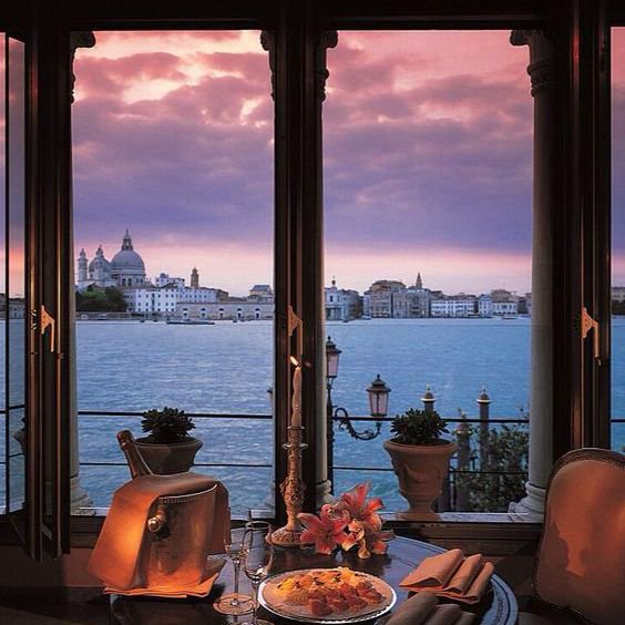 BlueVanillaUK's tweet photo. Those DREAMY Venice views… SO perfect for a honeymoon! ✈���😍
#jetsetsaturdays https://t.co/aRat6iNvoU