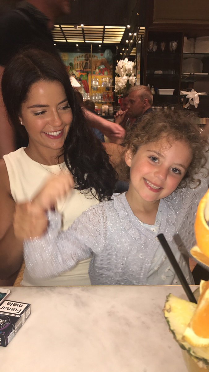 ChristinaLR_'s tweet photo. 🍼🍼🍼 #milfshake @georgiavenables https://t.co/fcfnhEQwih