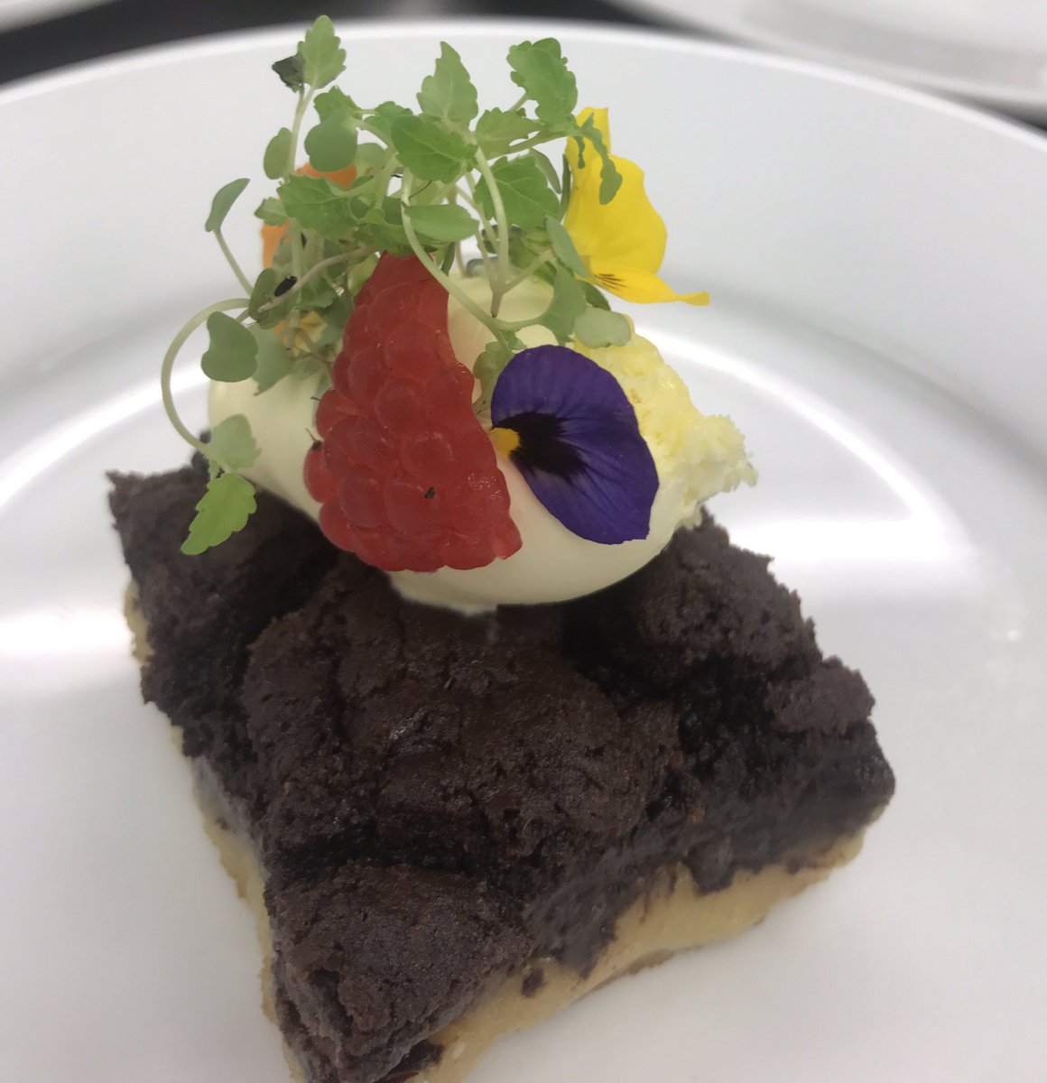 andypandy66's tweet photo. A simply beautiful brownie #ccfdinner @HolroydHowe @BurtenshawAlex @jonyTI https://t.co/zeTg1XA3mn
