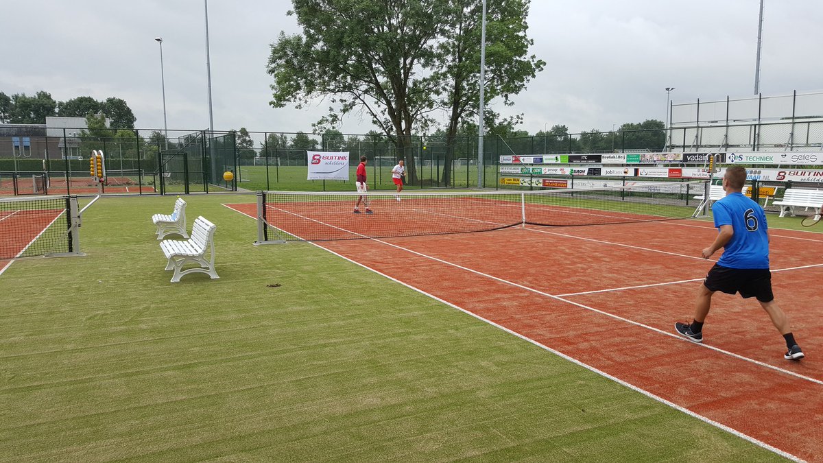 buitinkschilder's tweet photo. Buitinkschilders tennistoernooi 2017  is begonnen https://t.co/iJdXs6T41P