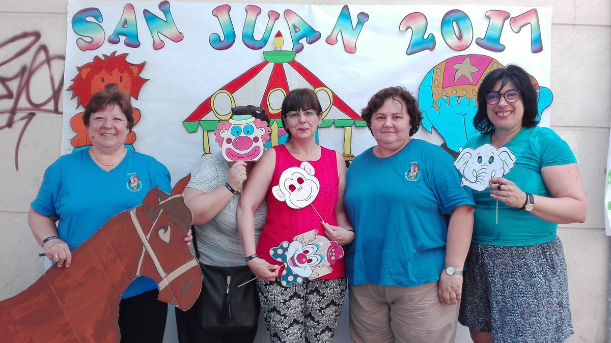 FallaCrtaEscriv's tweet photo. Photocall de #SanJuan !! #SomEscrivà https://t.co/E4tJduCPDy