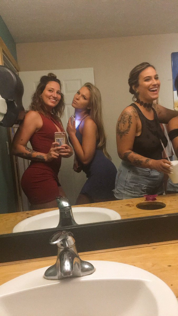 highimtori's tweet photo. 3 things:
1. My hair is darker than I wanted it
2. #bootyonsight
3. I'm still drunk https://t.co/GzYra6tzKV