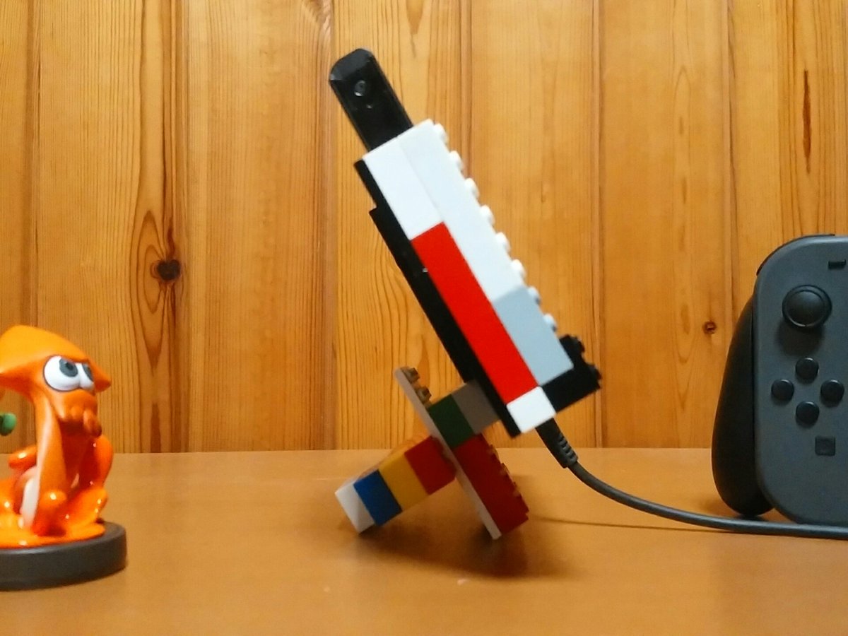 Tonka ﾄﾝｶ ニンテンドースイッチ ホルダーを息子が自作してて 思わず三度見してしまった Legoブロックの使い方は無限大 子どもの頭脳って凄い レゴ ニンテンドースイッチ