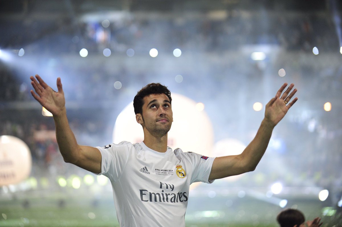 RealGomezRM's tweet photo. Se retira Arbeloa. Pocos han sabido defender el escudo del Real Madrid como él. Hasta pronto y gracias, espartano. https://t.co/W1xlvueq3v