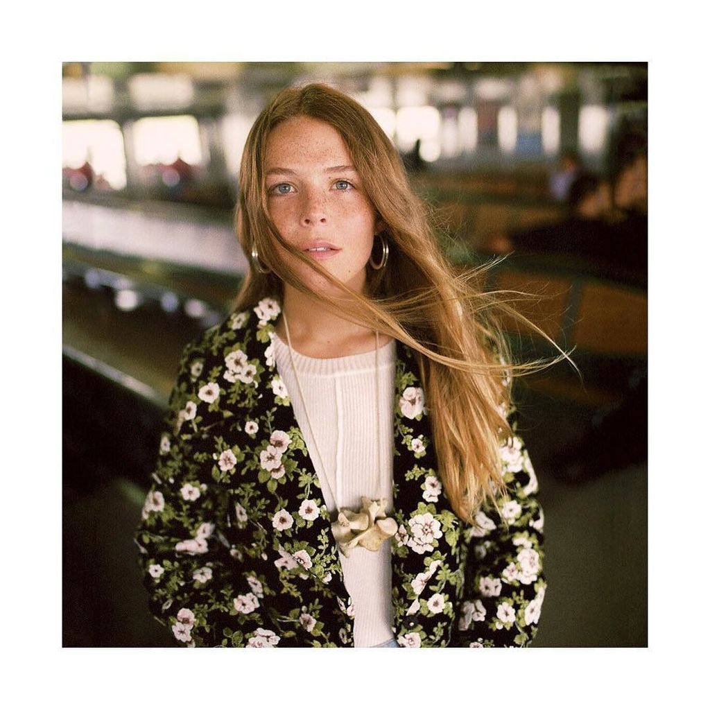 Streaming Maggie Rodgers <a href="/maggierogers/">Maggie Rogers</a> LIVE at Glastonbury ✨✨✨| 📸 image source unknown, holla if you know who took… ift.tt/2sMpjtt