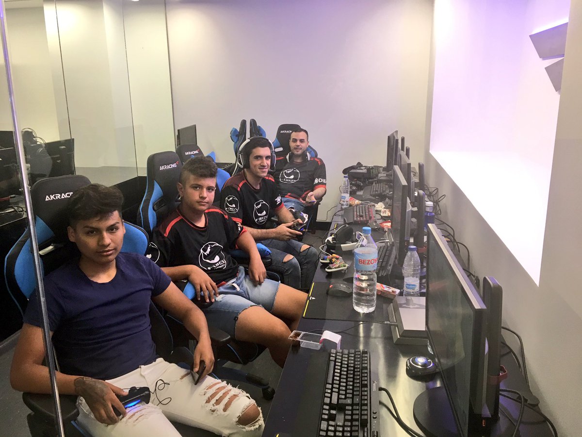 Elite_Atocha's tweet photo. Tenemos a los chicos de @ForZeGamingg entrenando en nuestra Bootcamp.
Darle duro al training💪🏼 https://t.co/GfQJUEIeFy