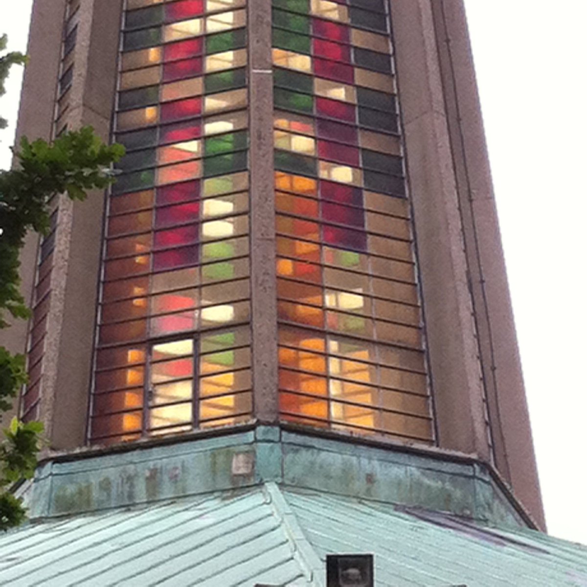 greenstreeter's tweet photo. #moderist tour of @sacredsuburbs amongst other buildings GMcr #hopwoodhall #straphaelthearchangel https://t.co/K6GQB4rhKy