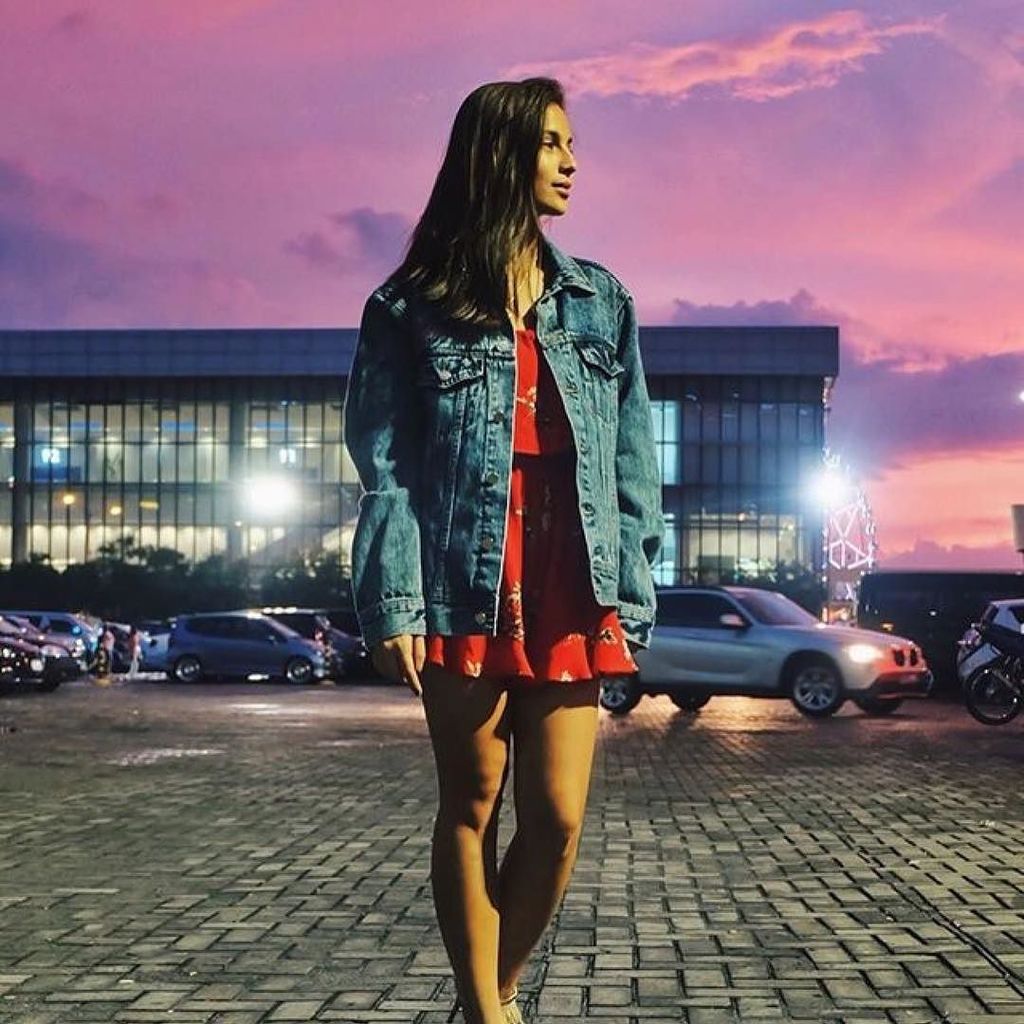 WePinoyGossip's tweet photo. #Repost @jascurtissmith (@get_repost)
・・・
In @gibishoes 🎡 Checkout the beautiful backdrop up top. 💕 #JCSshoefie https://t.co/9fHU58tc4K https://t.co/wABKGViH5g