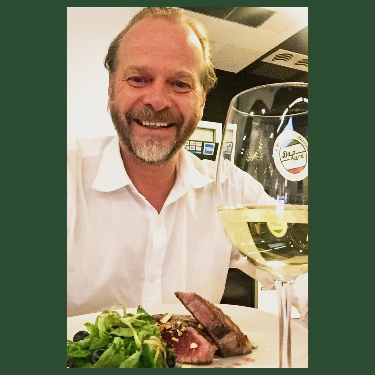dalucamadrid's tweet photo. Atún rojo con vinagreta de granada y Pinot Grigio! A comer 🤤. #atun #restauranteitaliano #postrescaseros #Alcobendas #comidasconamigos https://t.co/toPnSr4Awp