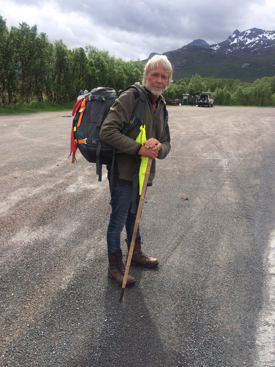 This chap is walking 🚶 home to Denmark! 3.000+ miles to raise money for a cancer charity...familiepaafarten.dk