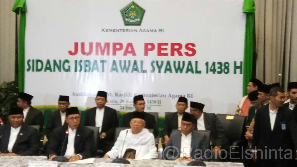 RadioElshinta's tweet photo. BREAKING NEWS: Pemerintah tetapkan Idul Fitri, 1 Syawal 1438 H jatuh pada Minggu, 25 Juni 2017. @lukmansaifuddin @Kemenag_RI https://t.co/tOgQAQLqOc