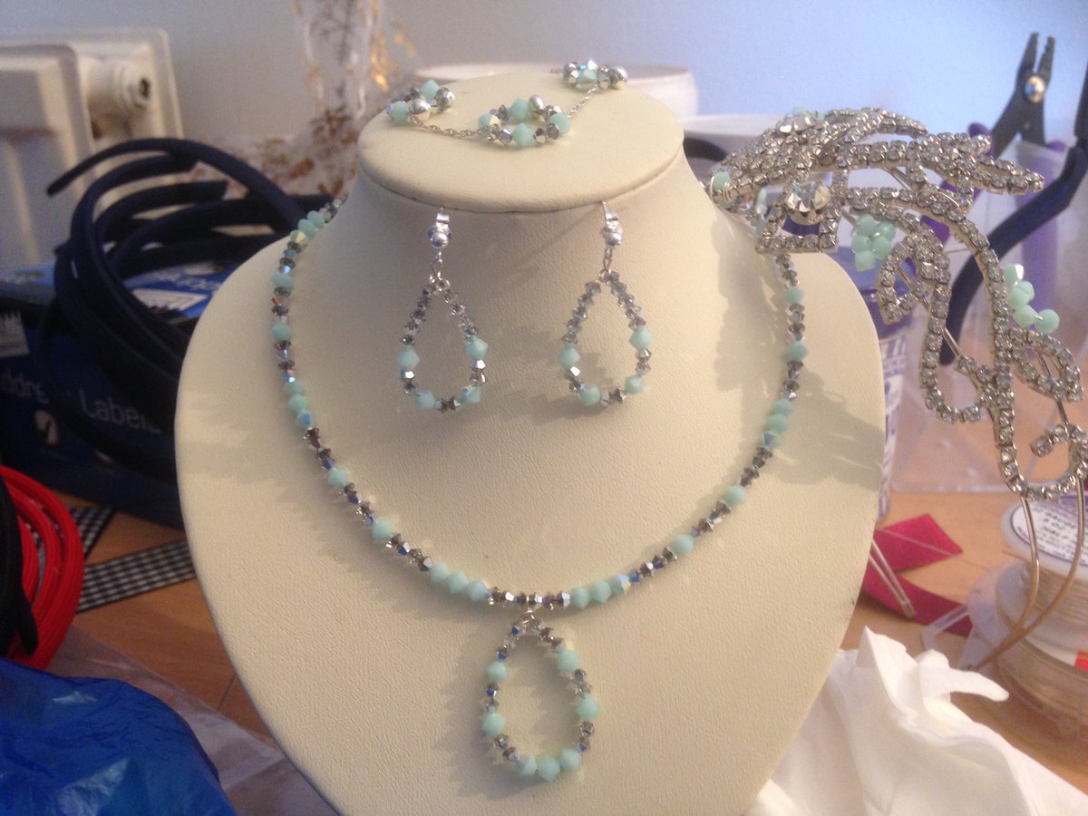 MarkTJewellery's tweet photo. Here's a set I made for a wee princess to wear at her school prom!! #loveswarovski #crystalbling 😘 https://t.co/JKPk4NWzD5