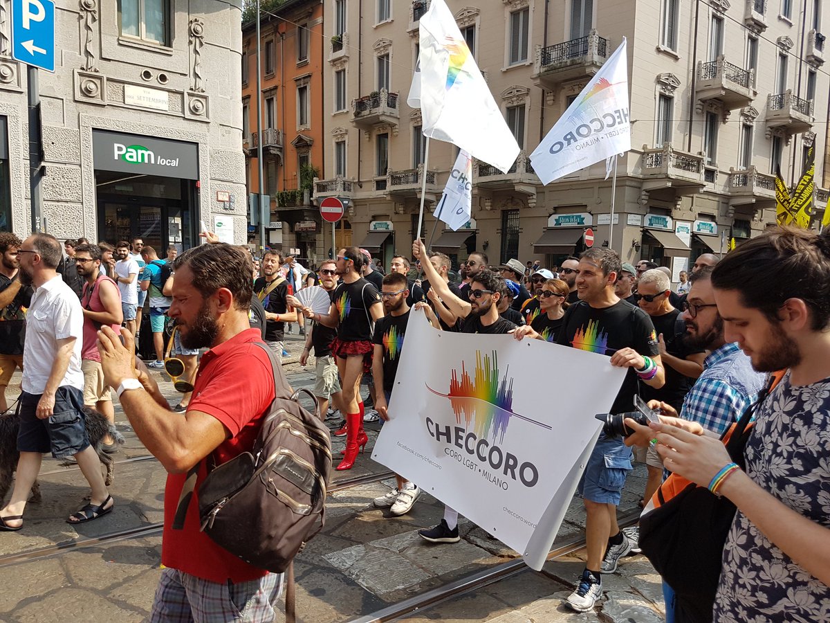 fabriziochirico's tweet photo. #checcoro #MilanoPride2017 https://t.co/psGSTG6gb0
