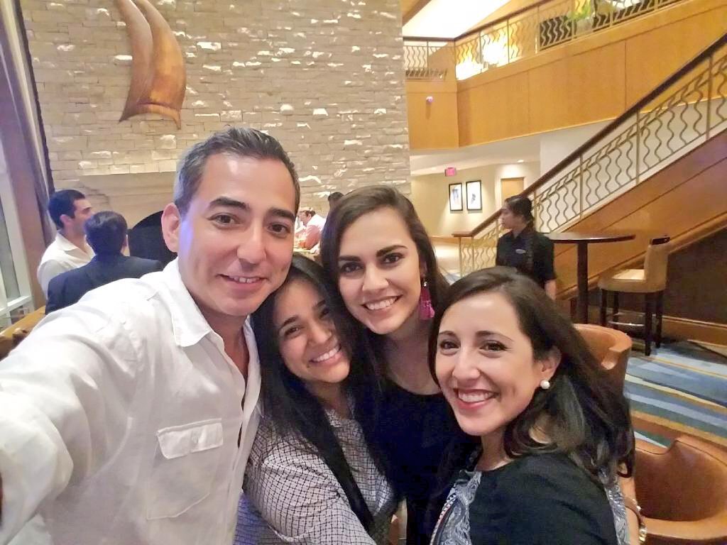AnaisCarmonaDC's tweet photo. Some of my favorite folks at @CHCBOLDPAC only the best #🍕crew @ZTAHadleyVA @AneiryBatista y Norberto #latinos #boldpac https://t.co/FKf7Fxobbn