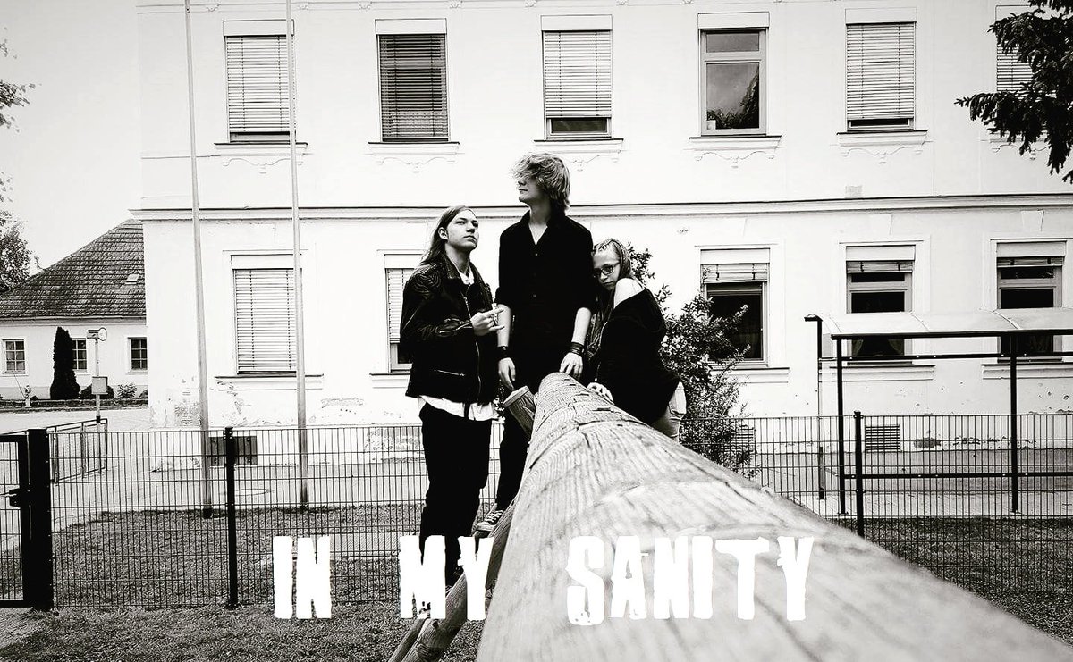 _IN_MY_SANITY_'s tweet photo. 🤘
#inmysanity #band #rock #punk #guitar #bass #drums #vocals #johnnyfuckguitar #lucyfuckbass #floliebtseinedrums #staytuned #keeponrockin https://t.co/R3D5BI3CwG