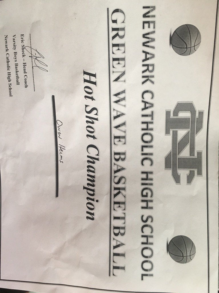 ChrisHelms9's tweet photo. Owen was the Hot Shot Champion at NC's basketball camp this week. @OwenHelms #futuregreenwave #odog9 https://t.co/Gq4lecW2m7