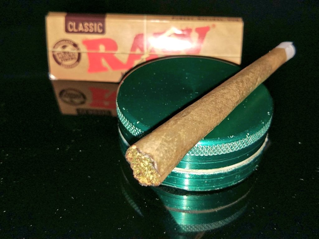 NoDuduZone's tweet photo. Happy weedend.

#Weed #marihuana #weekend #Saturday #pot #join https://t.co/ZbF5YeRJrm