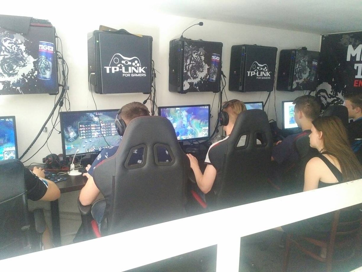 RELOADclub's tweet photo. eSuba vs Dark Tigers ! League of Legends Tiger Energy Drink Cz/Sk LAN v plnem proudu! Zive na https://t.co/qTK8xKgZHs https://t.co/d0MyqCdZhn