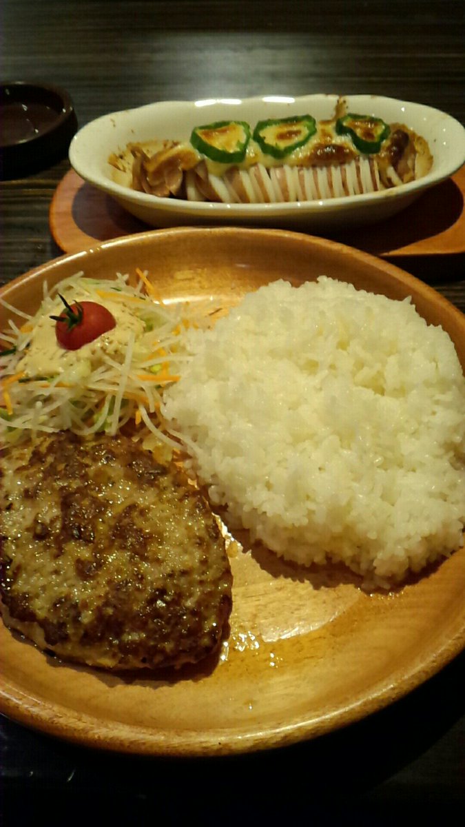 KARUTA_4GEN's tweet photo. ラーメン屋行こうと思ったら閉まってたから、
元バイト先に遊びに来た。 https://t.co/T4hEwtHzpE