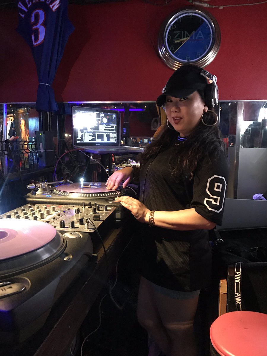 Yumi2_in_tokyo's tweet photo. DJ Naomix is on the 1's n 2's @ GEODANA in Honch. 
久しぶりのなおみっくす！
#Yokosuka #honch #geodana #djnaomix #横須賀 https://t.co/Rz6duuHeZ7