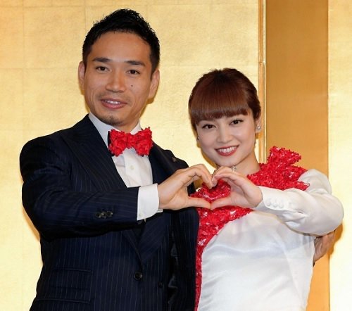 長友佑都 平愛梨の結婚披露宴に芸能人 サッカー関係者が豪華出席 芸能人夫妻も夫婦仲良く出席多数 7 2更新 ついラン