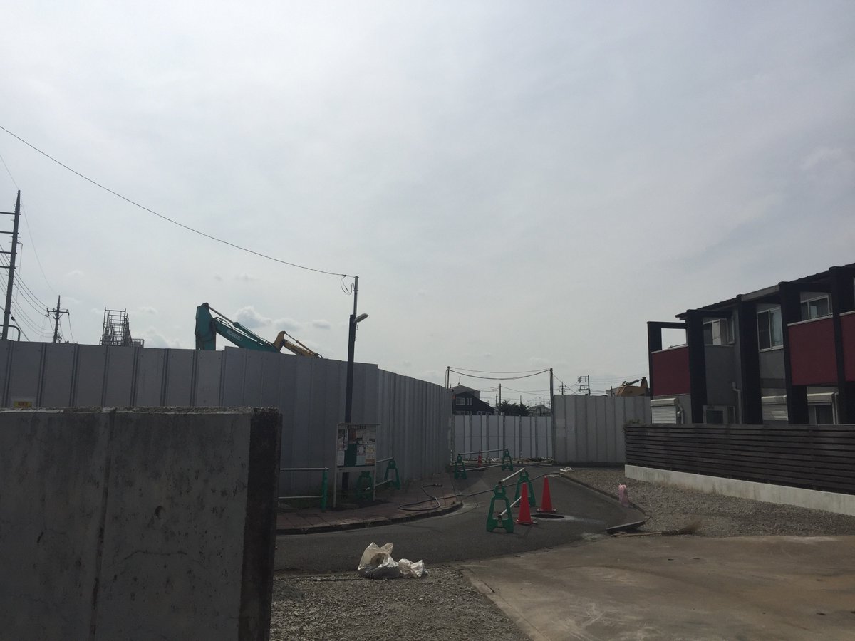 manao_minsugi's tweet photo. 練馬住宅の解体作業が随分進んで・・・今日は、とうとう建物が見えなくなっていた。 https://t.co/5tyCvokfCN