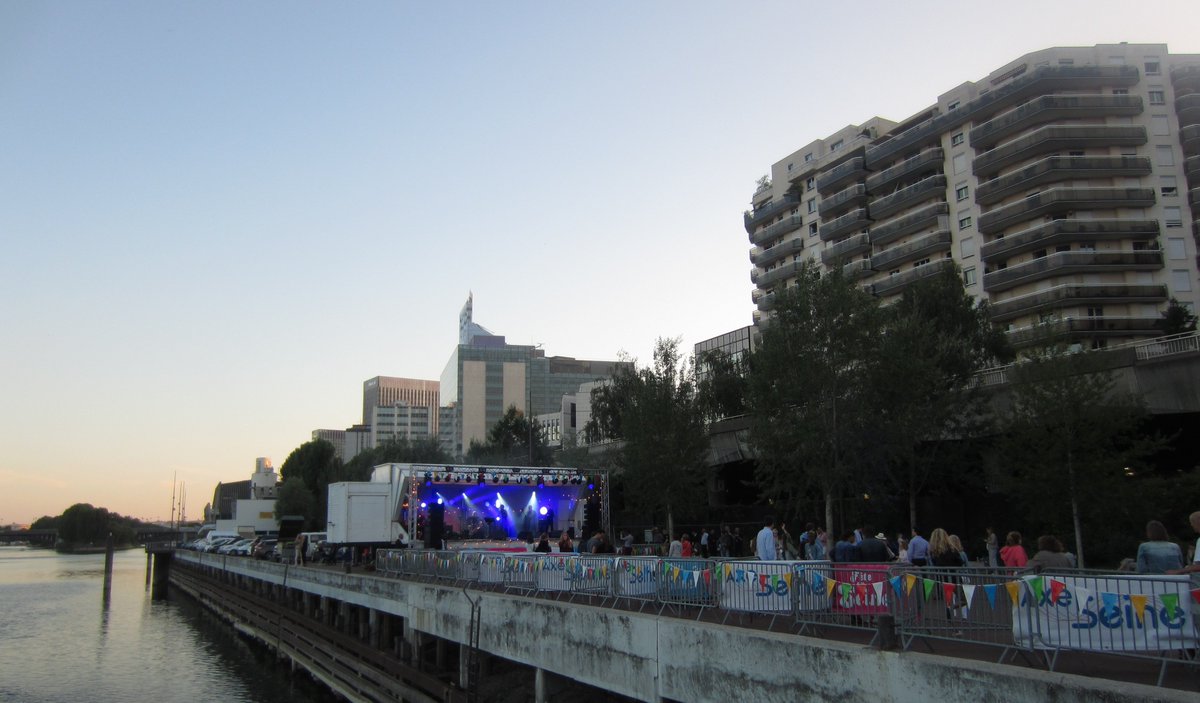 MatthewWendeln's tweet photo. Une belle soirée de lancement de #FeteEnSeine au port de #Courbevoie. https://t.co/bq1Zhvcuzi