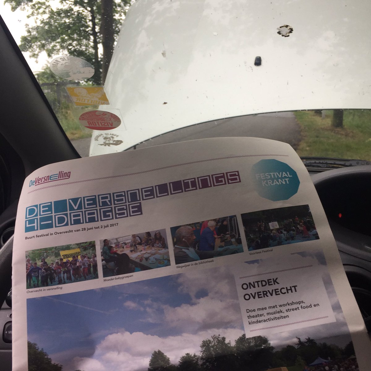 Met pech langs de weg, gelukkig heb ik goed leesvoer bij me. #Versnelling #Overvecht