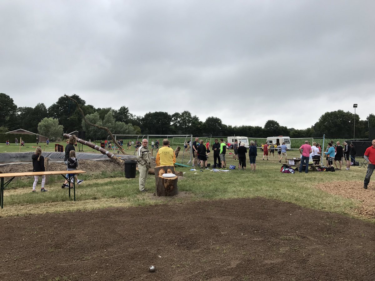 JoostvOostrum's tweet photo. Zomerfeest in Lochuizen. Waar een kleine buurtschap groot in kan zijn. Gezellige sfeer https://t.co/tJy903sCOH