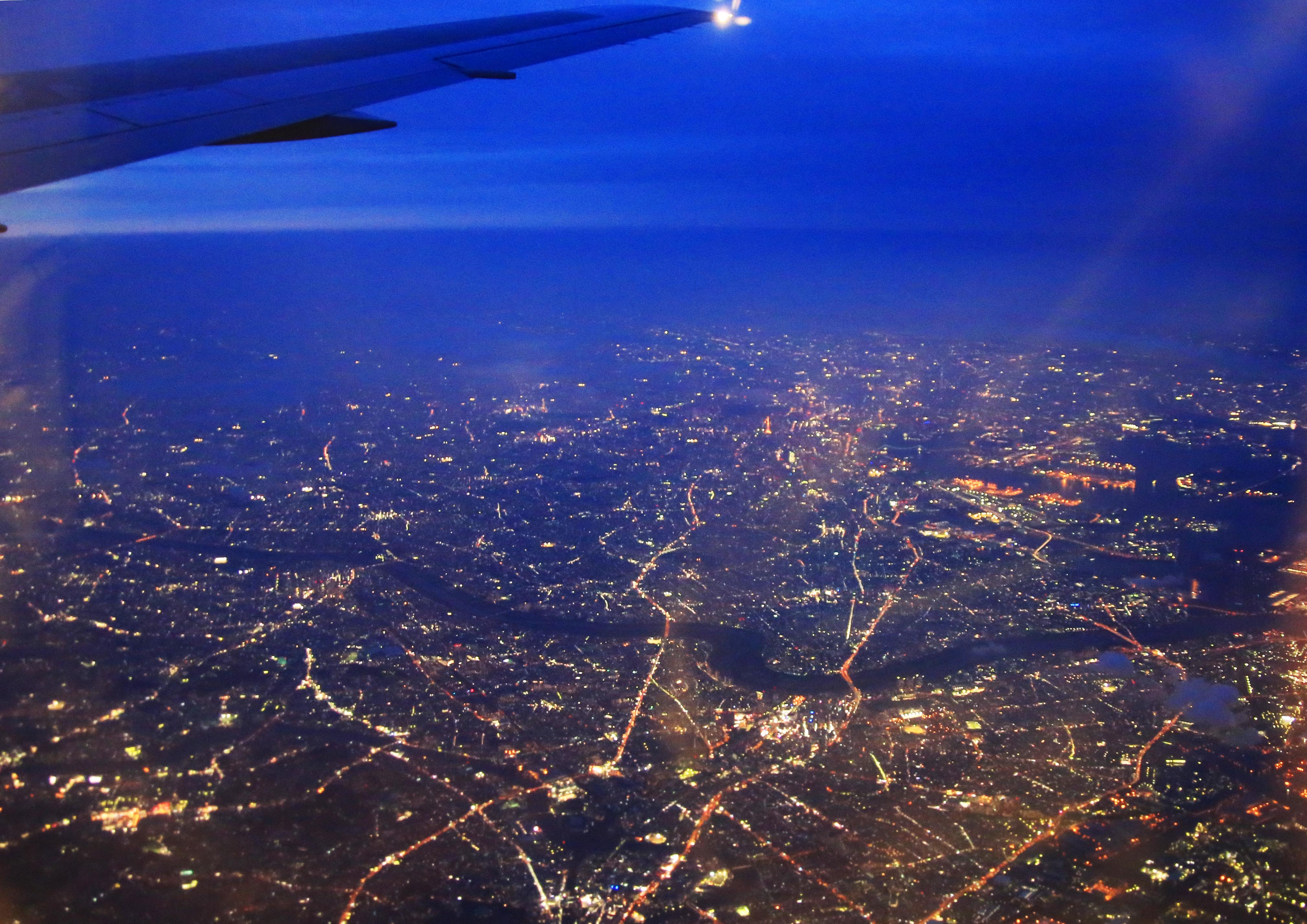 تويتر 片柳弘史 على تويتر 飛行機の窓から とてもきれいな東京の夜景が見えました この光の中で暮らす すべての人が幸せでありますように ﾟ T Co Lcqa8gaodr