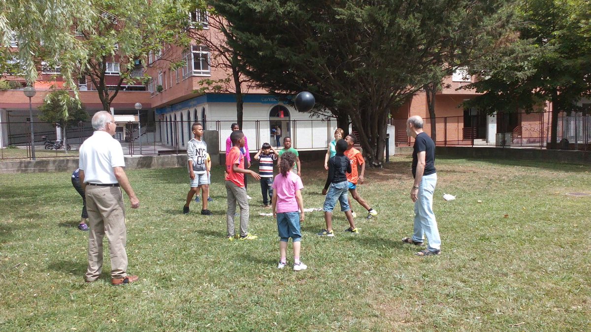 Con el CSCM Arriaga "Atzo eta gaurko jolasak".Eskerrik asko! #cscmarriaga #auzoahartu #kalezkale @kalezkale #sanjuan