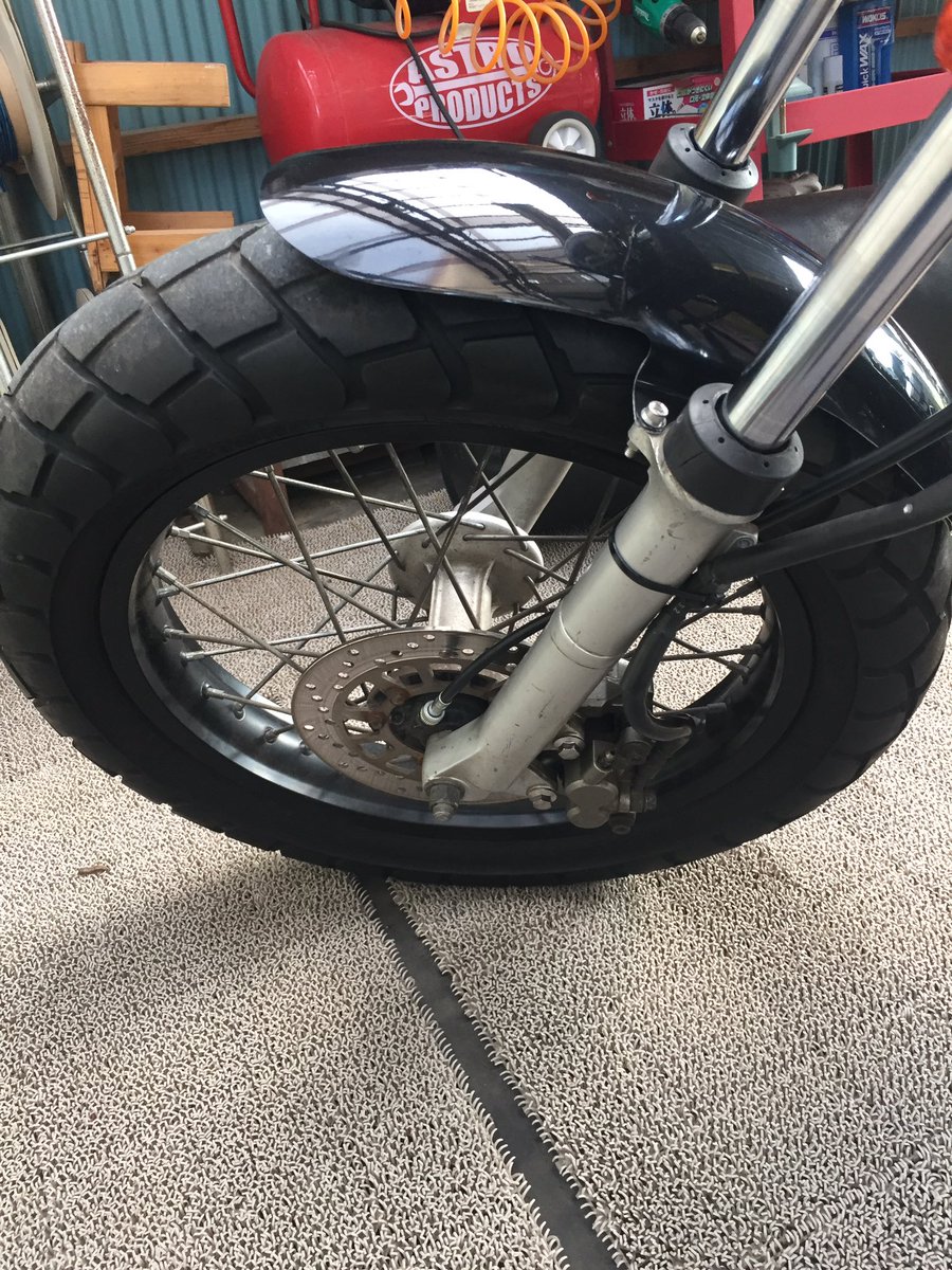 TW200J's tweet photo. やっと戻って来たあ😊

フロントフォーク交換
ホイールタイヤ交換
ディスクブレーキ化
フロントフェンダー社外
リアホイール、タイヤ交換 https://t.co/Ute4sLlI97