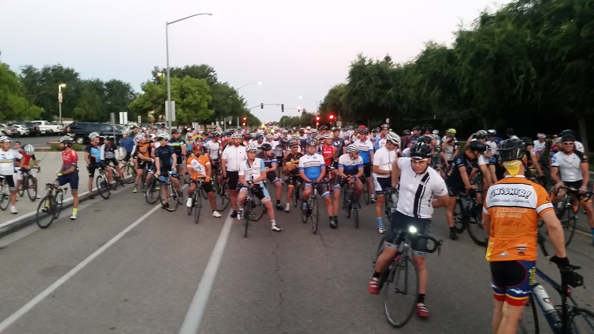 Climb_to_Kaiser's tweet photo. Aaaaaand... they're off!! 5:30 on the money, they headed out! #17CTK https://t.co/Ifl9UgpmRX