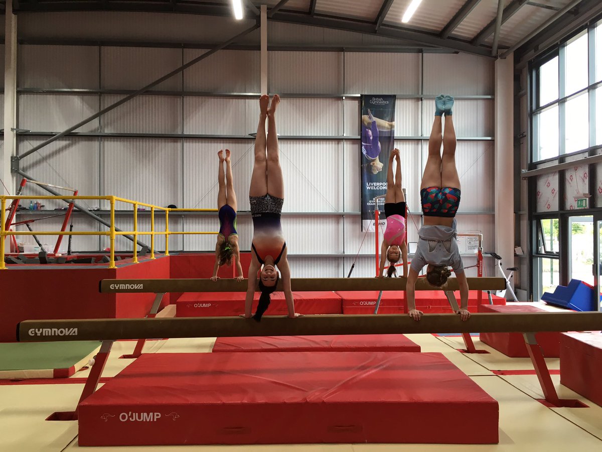 MidGymAcademy's tweet photo. #NationalHandStandDay https://t.co/FpaNzxEvpv