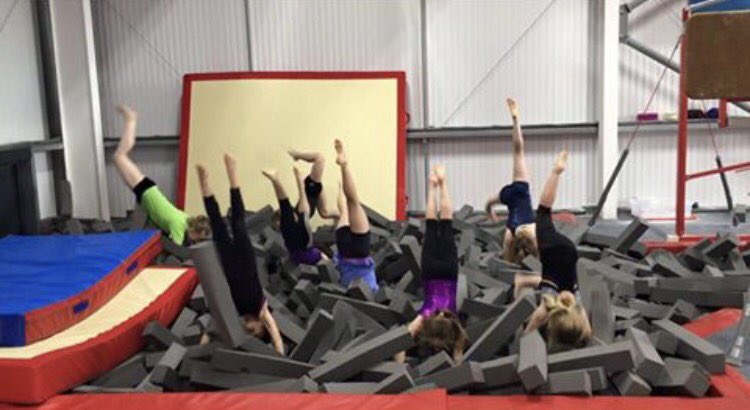 MidGymAcademy's tweet photo. #NationalHandStandDay https://t.co/FpaNzxEvpv