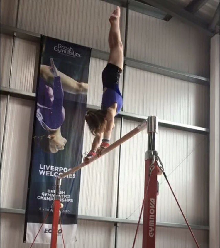 MidGymAcademy's tweet photo. #NationalHandStandDay https://t.co/FpaNzxEvpv