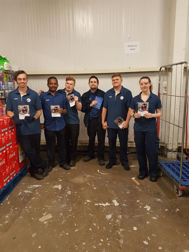 Pay briefing and service huddle with the grocery team! Great feedback and service challenges set! 👍 <a href="/robbiedinho/">Robbie Greenhill</a> @MattDoherty_20