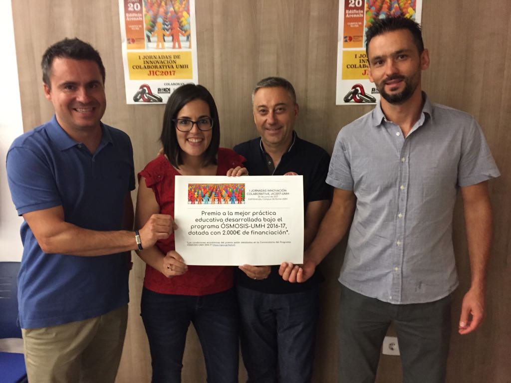 AlcoiComtxvalen's tweet photo. 1r premi #JIC #UMH per el treball col.lectiu de la #XXXTrobada d'escoles de #alcoià i el #comtat. Enhorabona als centres! És vostre! https://t.co/nK79ErJB7R