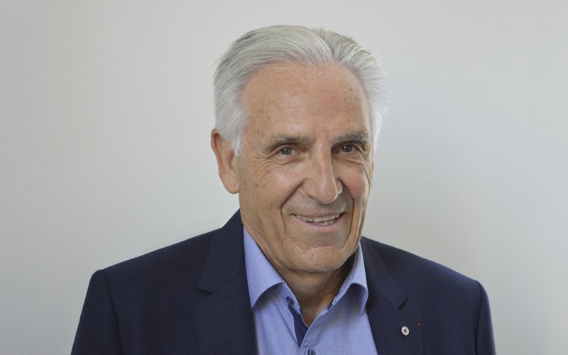 CroixRouge's tweet photo. Le professeur Jean-Jacques Eledjam réélu président de la Croix-Rouge française https://t.co/UnyVV1BLgJ https://t.co/oODD2mYKrV