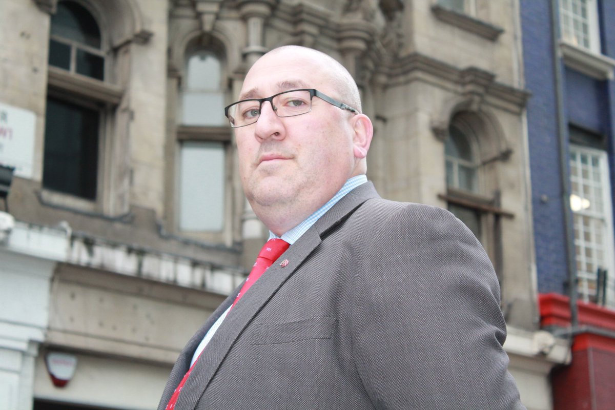 MPFed's tweet image. Chairman Ken Marsh: "The thin blue line is being stretched to breaking point" metfed.org.uk/news?id=7390 #CutsHaveConsequences