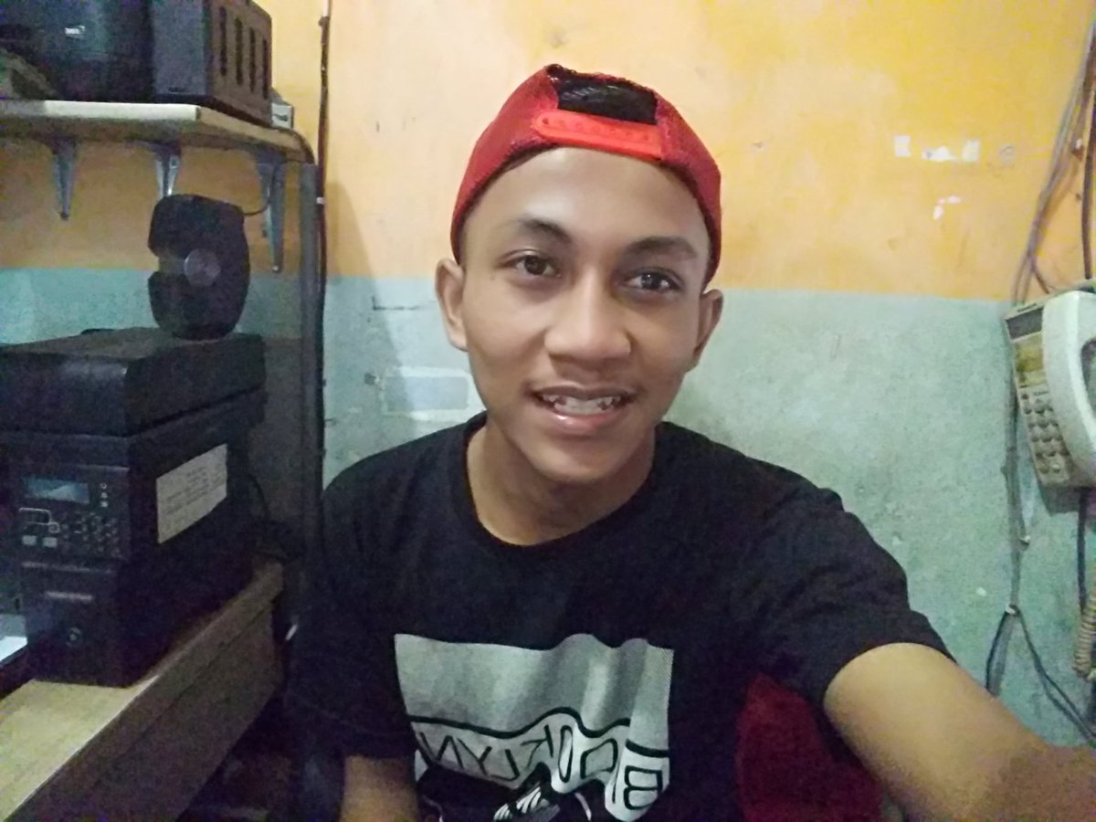 Rhuslanrainer33's tweet photo. Anak mamah jangan keluar malam. Takut di gondol tante" katanya 😄 https://t.co/1yIvcJIGqS