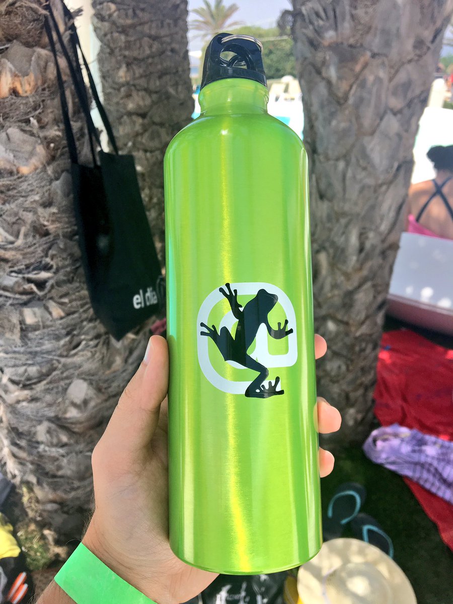 carlosestevez_'s tweet photo. You're not a real SEO untill you have the @screamingfrog bottle #sob2017 https://t.co/KwxcwTZzhg