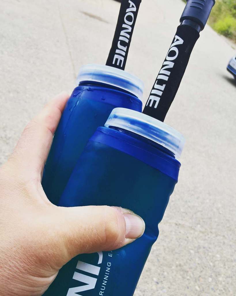 Donealready's tweet photo. On water filling up duties for my amazing Susie #Kent50 #WatchOutFastGirlRunner https://t.co/v61OzvxeHv https://t.co/eCmW0JMtMs