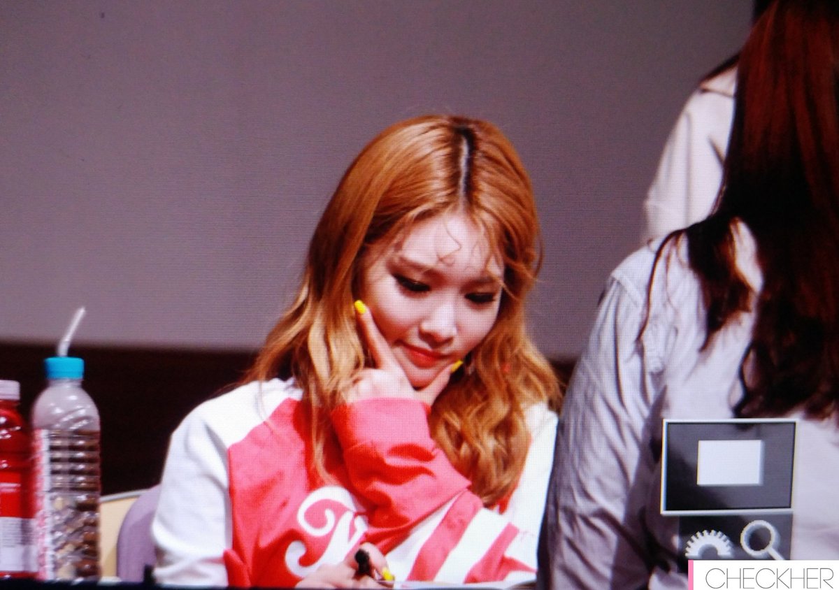 _CheckHer's tweet photo. 170624 동서울아트홀 팬사인회 프리뷰 2 #청하 #chungha #whydontyouknow https://t.co/SU0GVQCMDo