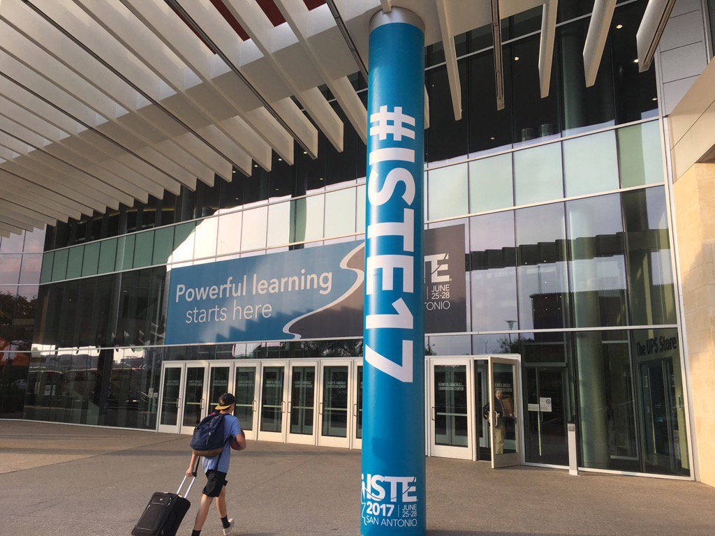 KlaireMarino's tweet photo. Just in case you weren't sure which to use #ISTE17 #ISTE2017 😃 https://t.co/HvudIcJ2Bo