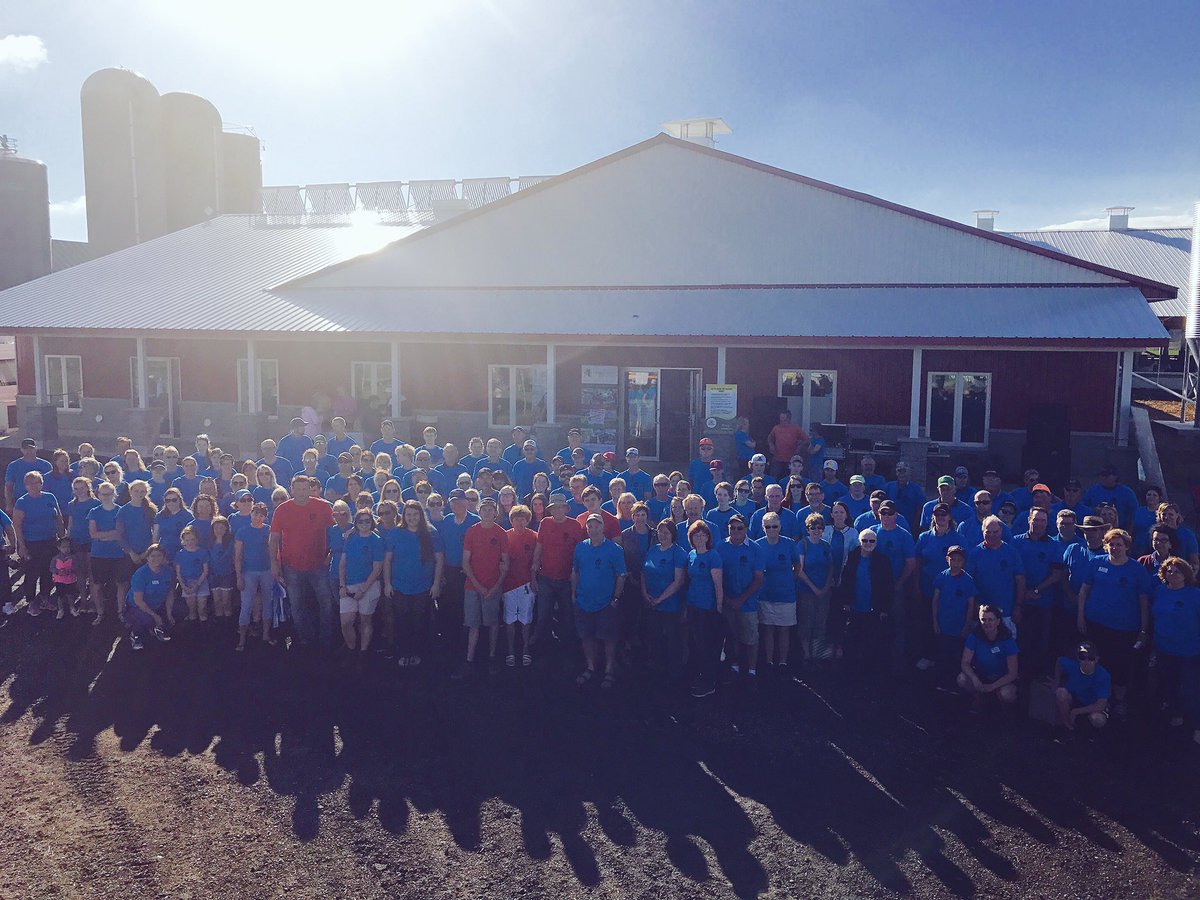 What an amazing group of people, and breakfast is served! #farmbkfst #ontag <a href="/FarmFoodCareON/">Farm & Food Care Ontario</a> <a href="/ed_donkers/">Ed Donkers</a>