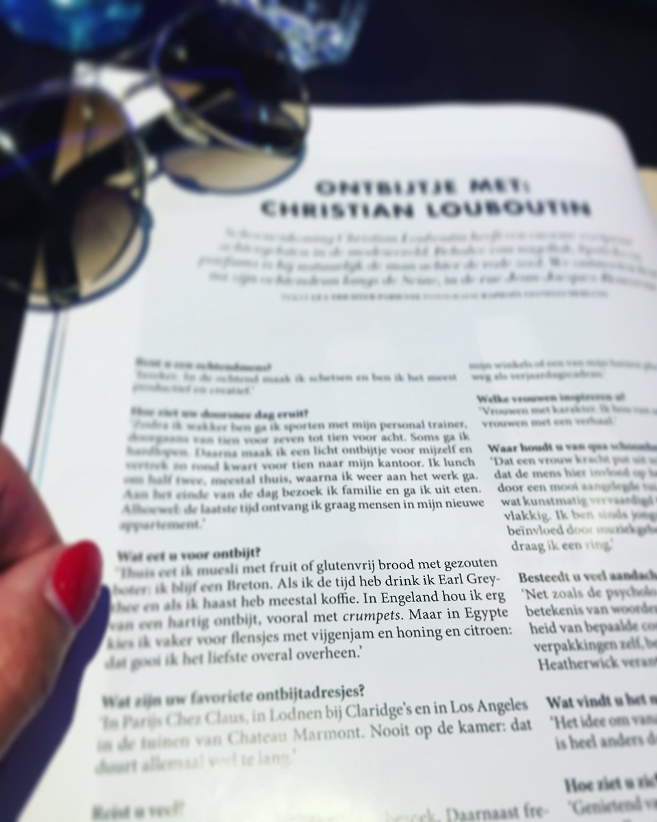 De man achter de prachtige rode zool drinkt het liefst earl grey! #klassieker  #echtemannendrinkenthee #christianlouboutin <a href="/lofficielnl/">L'OfficielNL</a>