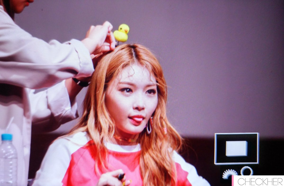 _CheckHer's tweet photo. 170624 동서울아트홀 팬사인회 프리뷰 2 #청하 #chungha #whydontyouknow https://t.co/SU0GVQCMDo